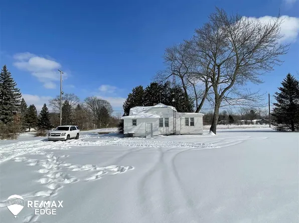 3234 S Center Rd, Burton, MI 48519