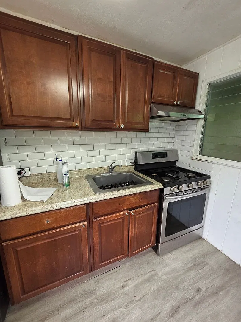 Central Hilo 3BD/1BA Home | Water, Gas & Yard Included | $1,700 — Photo 4