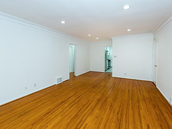 2nd image of 1526 S Beverly Dr