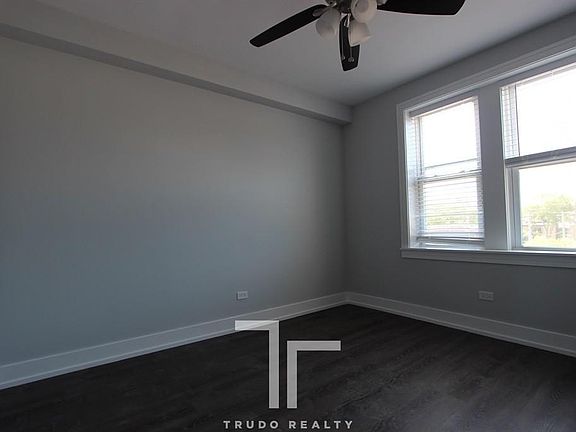5th image of 1521-1 W Sherwin Ave #404