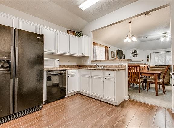3rd image of 2712 Bent Brook Dr