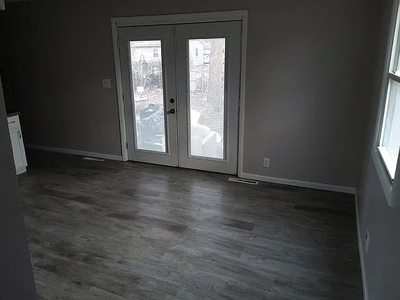 4th image of 1412 Queens Way