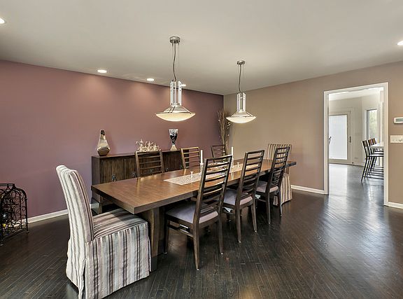 3rd image of 2252 Tennyson Ln