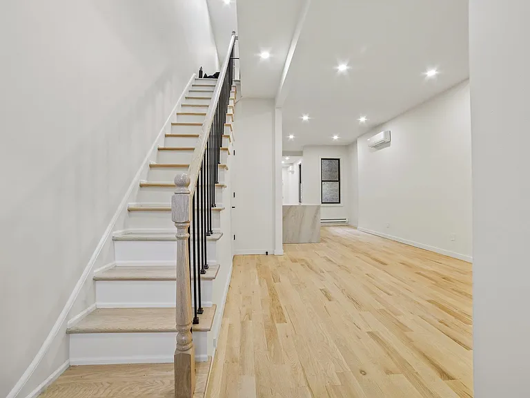 62.5 Oak St #2 — Photo 2