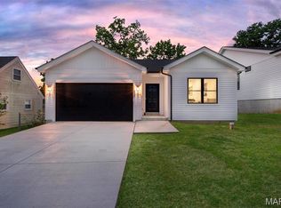 457 Rosedale Ter, Ballwin, MO 63021