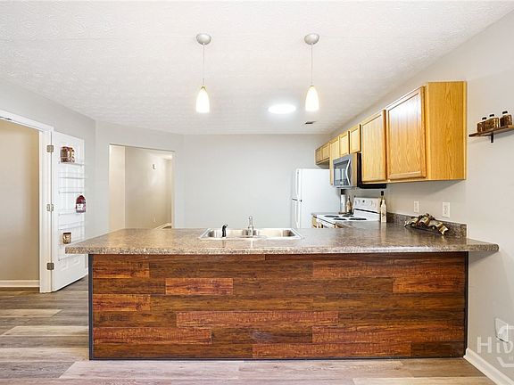 4th image of 132 Brockett Drive