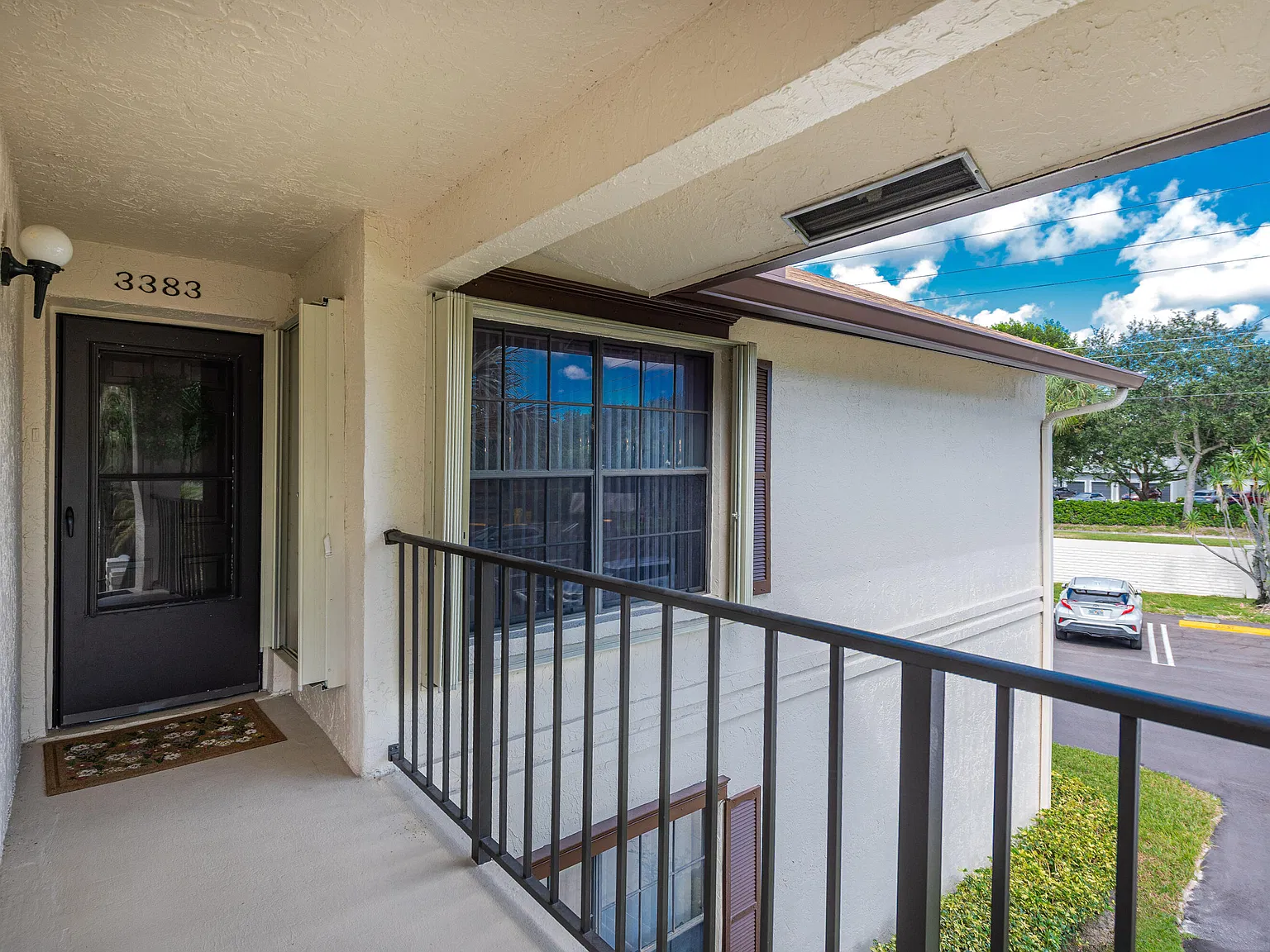 3 bed, 2.0 bath, 1262 sqft, $3,250 — Photo 3
