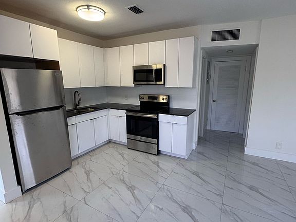 3rd image of 5731 NE 18th Ave APT 4