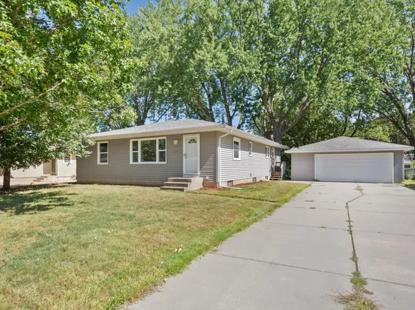 4242 Limestone Dr, Eagan, MN 55122