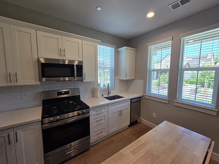 1658 Heirloom St — Photo 6