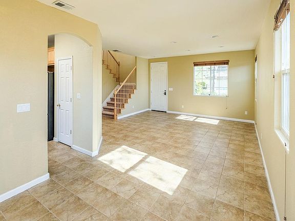 4th image of 993 Silverton Cir