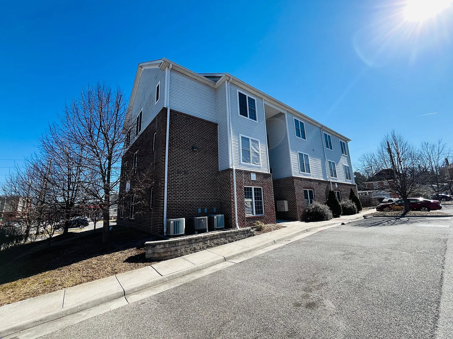 2 or 3 Bedroom, 1 or 2 Bath Apartments — Photo 4