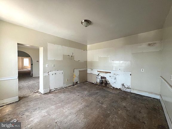 4th image of 2301 N Monroe St