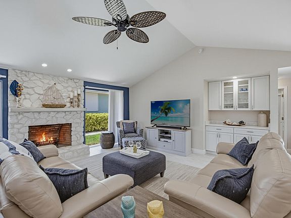 5th image of 306 Colonial Ave