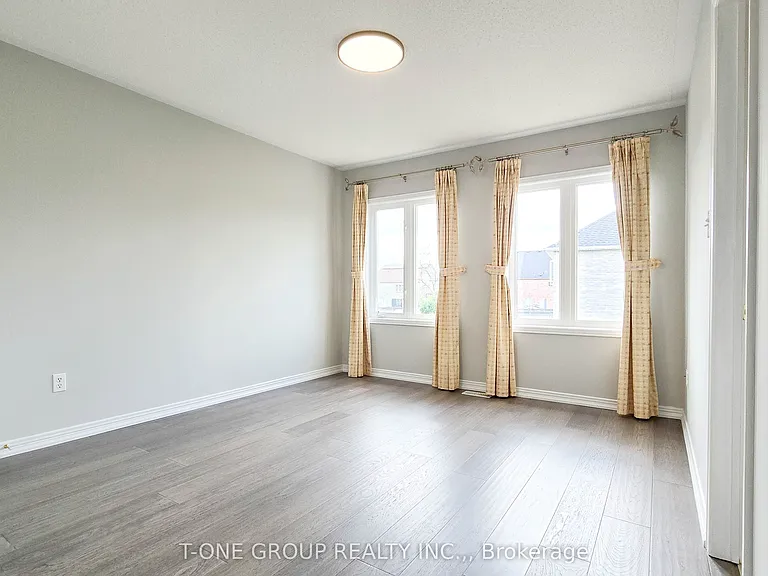 106 Castleglen Blvd — Photo 19
