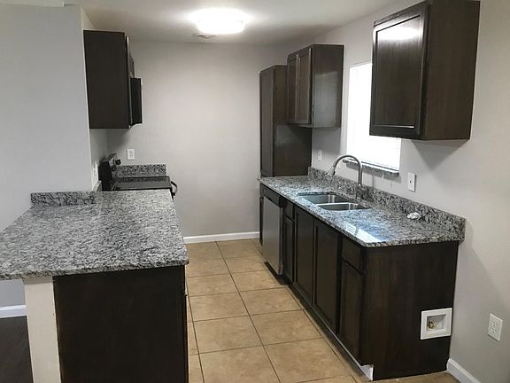 2nd image of 2832 Ridgeview Ln