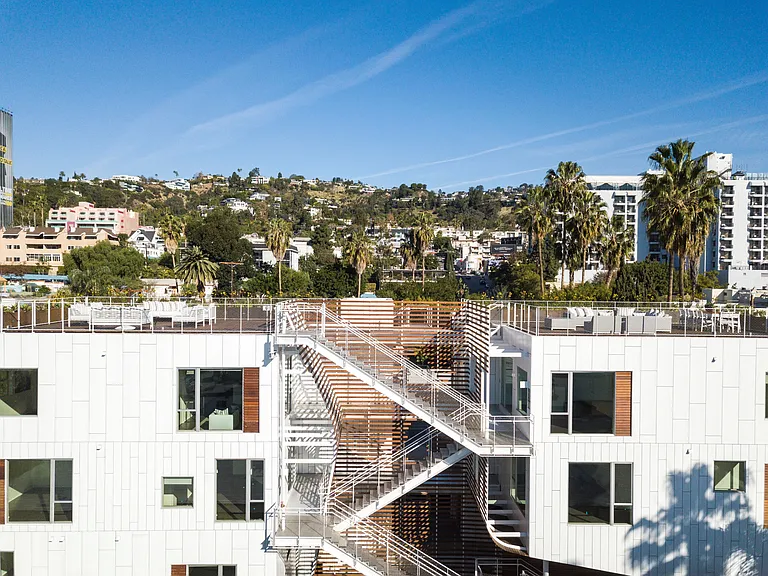 935 N San Vicente Blvd #7 — Photo 25