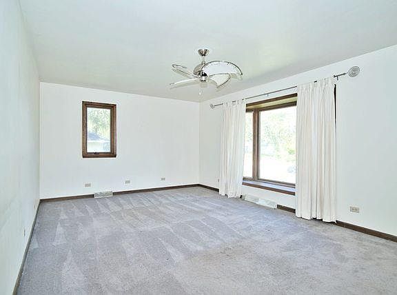 3rd image of 16359 W Des Plaines Dr