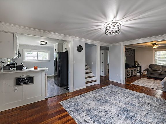 4th image of 2785 Hillcrest Dr
