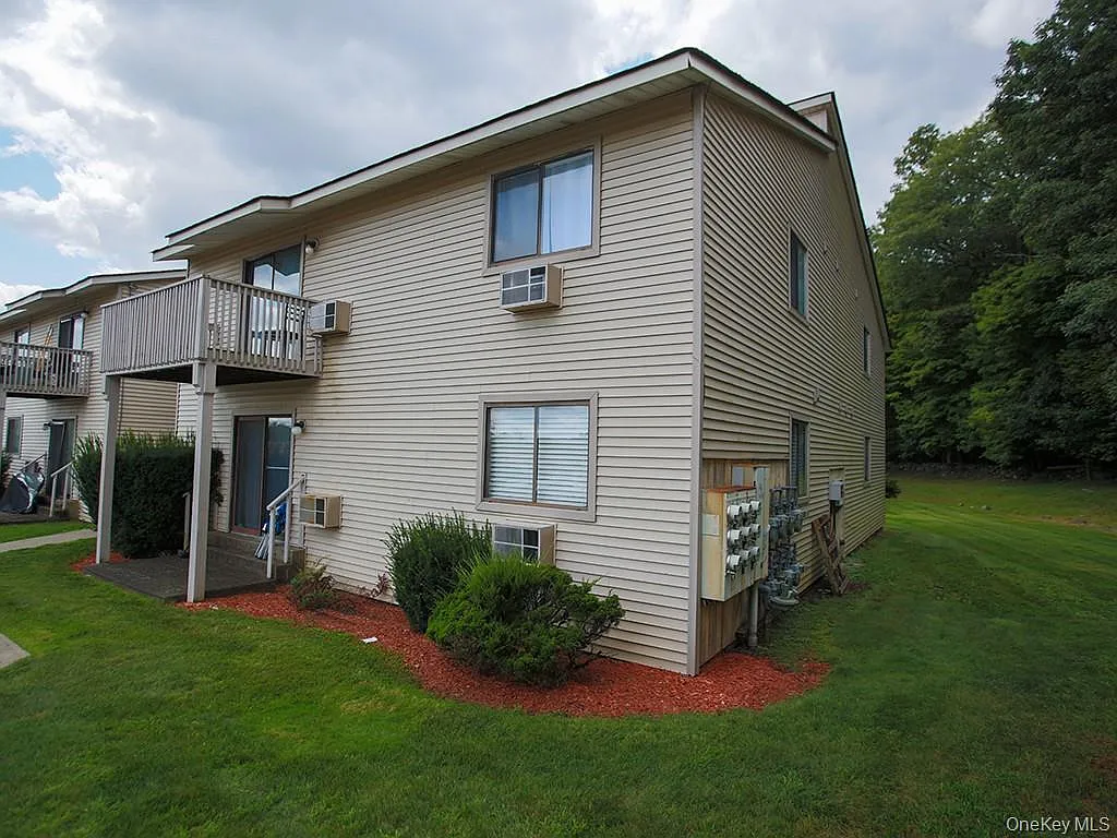 1 bed, 1.0 bath, 735 sqft, $1,700 — Photo 2