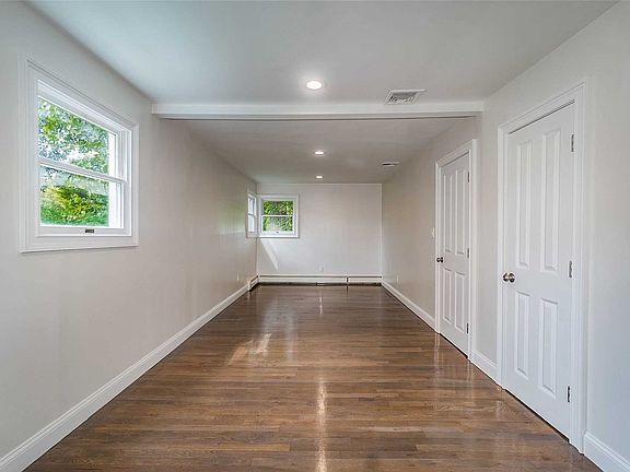 4th image of 2 Cedar Crest Dr
