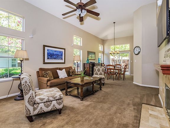 4th image of 230 Promenade Ln