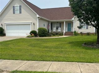 1031 Canter Ln, Hope Mills, NC 28348