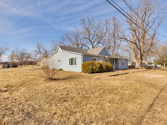 4th image of 412 SE Ewing St