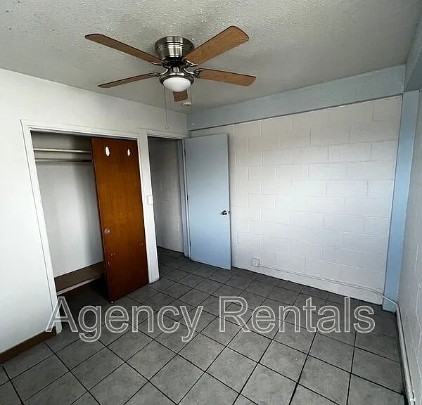 938 Owen St — Photo 10