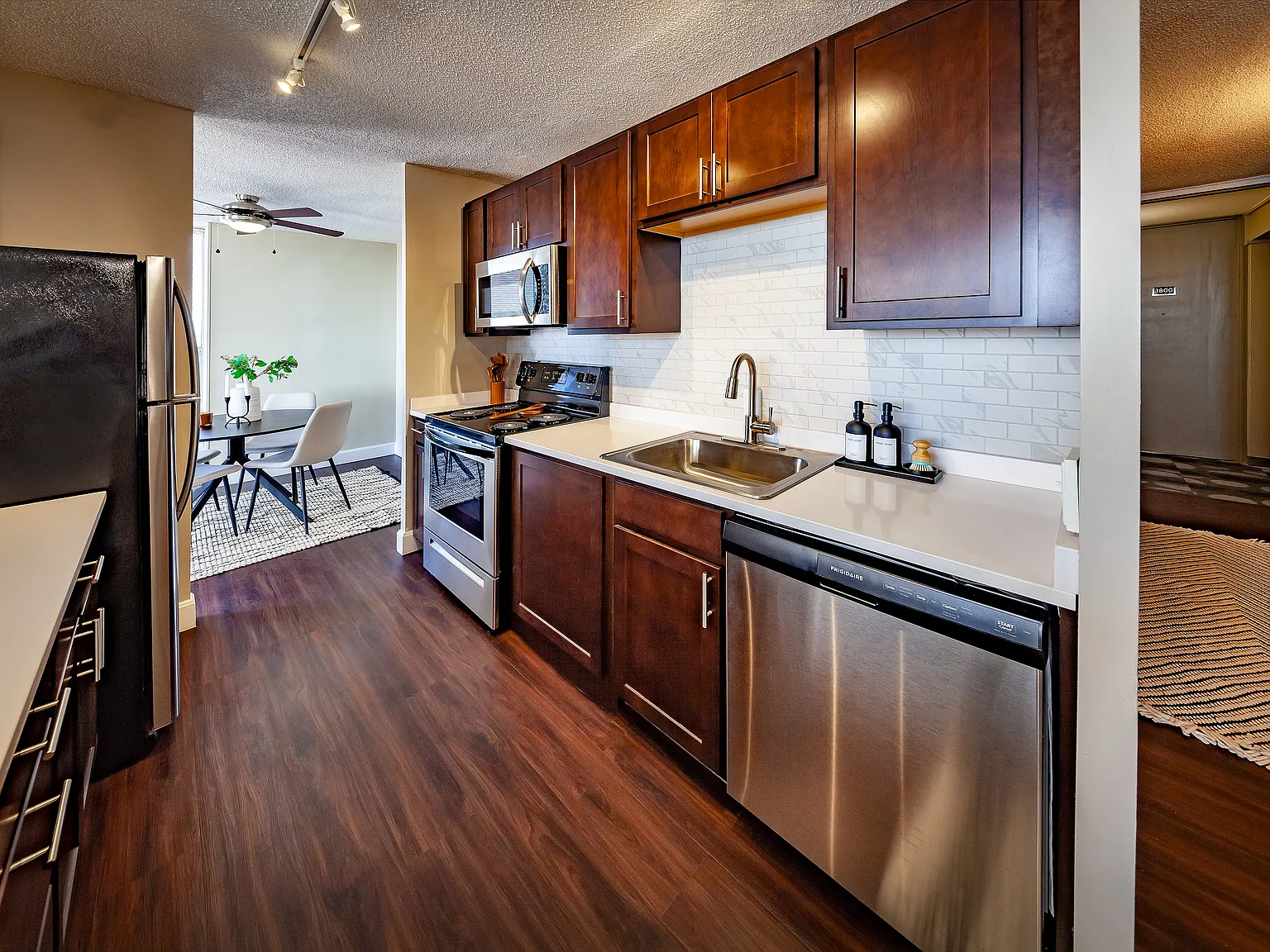 Riley Towers — Photo 4