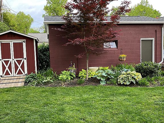 Storage building/garage