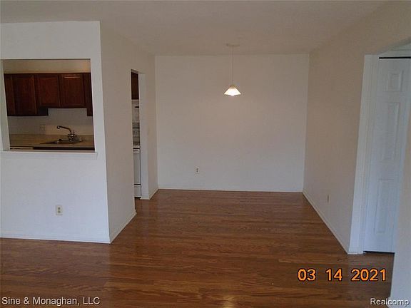 5th image of 303 Sunset Ln #22