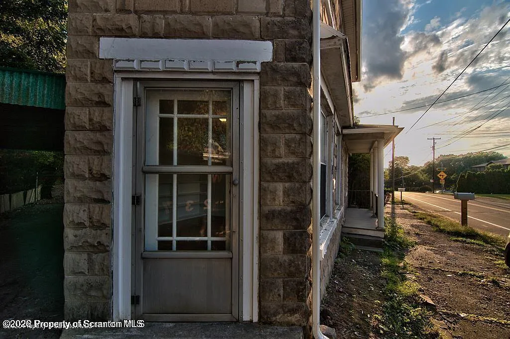 2 bed, 1.0 bath, 1400 sqft, $1,150 — Photo 3