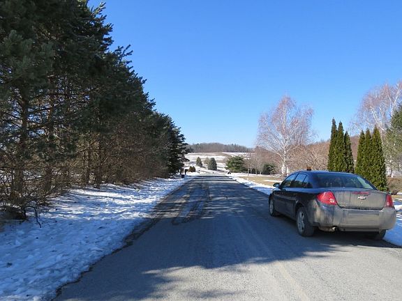 4th image of 155 Green Valley Dr