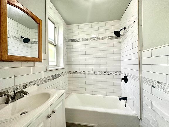 3rd image of 7 East St APT 1