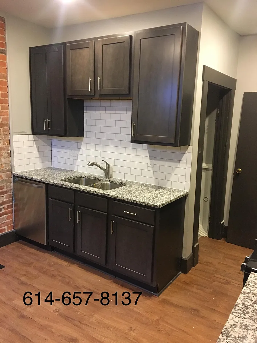 Building Photo - 550 Kelton Ave