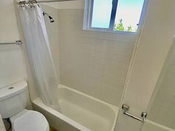 3rd image of 3225 Folsom St