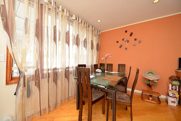 Sold by Amerihomes Realty of NY | media 19