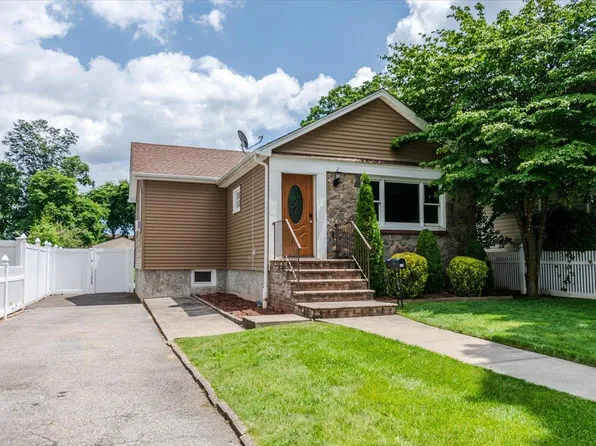 929 Oakland Court, North Bellmore, NY 11710