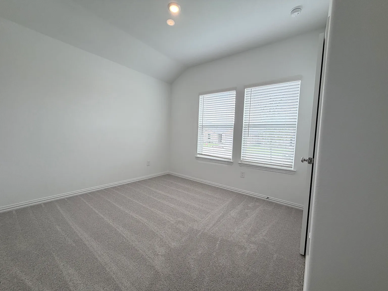 4 bed, 1960 sqft, $2,700 — Photo 4