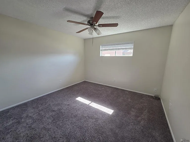 1201 W 20th Pl — Photo 11