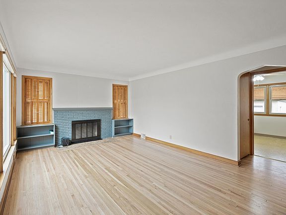 4th image of 762 California Ave W