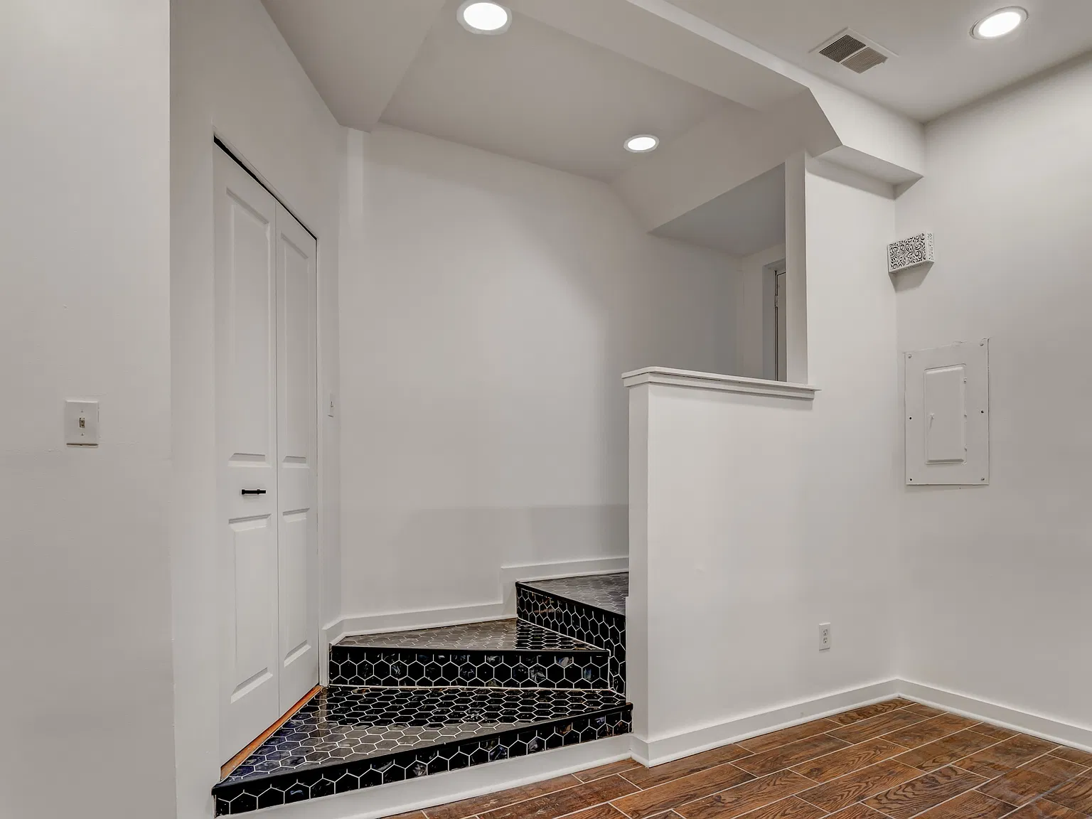 2 bed, 927 sqft, $4,000 — Photo 4