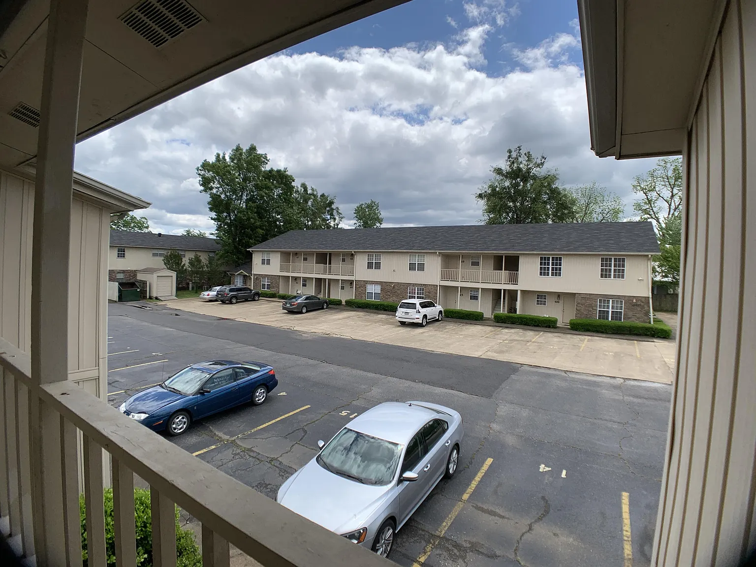 Chateau Apartments - 36 — Photo 4
