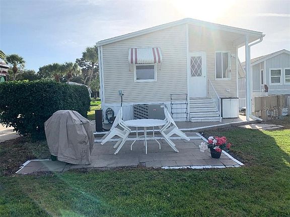 5th image of 99 Bainbridge Dr