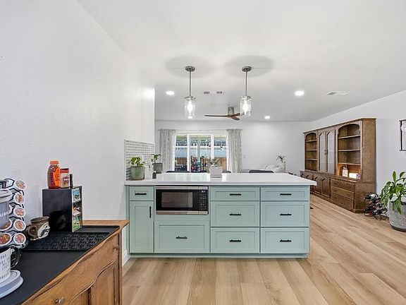 4th image of 10341 Bellmont Ave