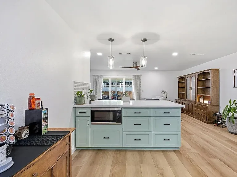 10341 Bellmont Ave — Photo 4
