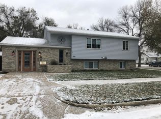 804 5th Ave W, Williston, ND 58801