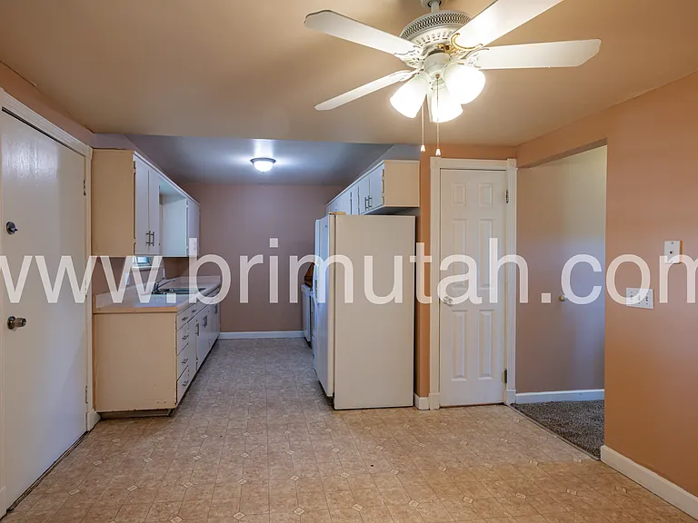 1561 E Delaware Ln — Photo 6