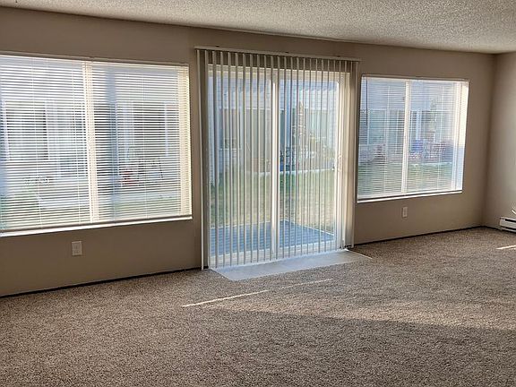 4th image of 328 91st Ave NE #20